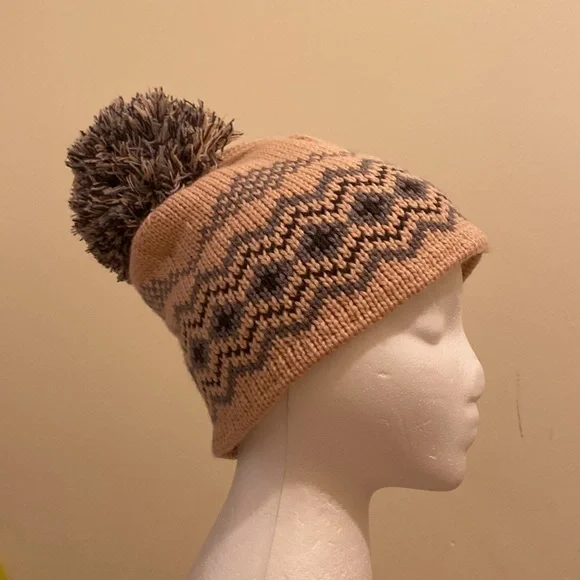 TIMBERLAND POM POM HAT . Very good condition - Picture 2 of 9